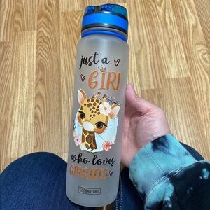 64HYDRO Giraffe Water Bottle with Blue Lid
